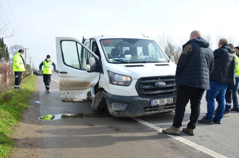 SASKİ’nin aracı emniyet şeridindeki lüks otomobile çarptı: 1 yaralı
