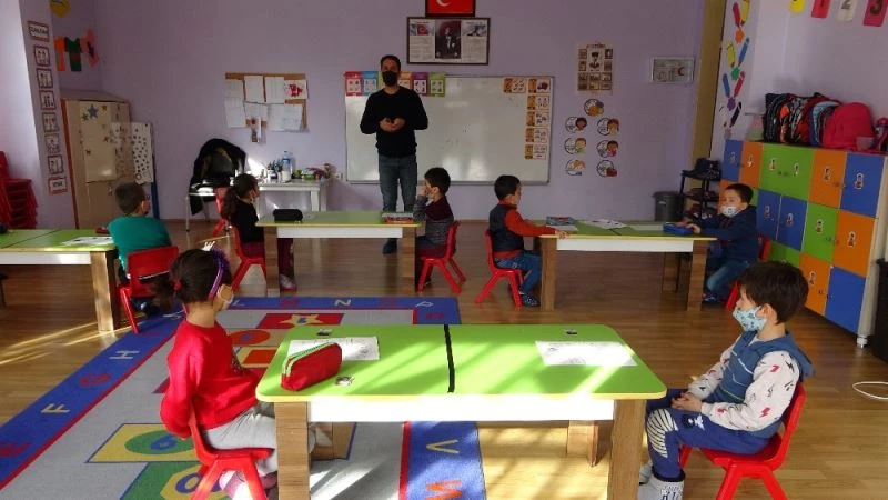 Çocuklar ezberci yöntem yerine resim çizerek harfleri öğrenecek
