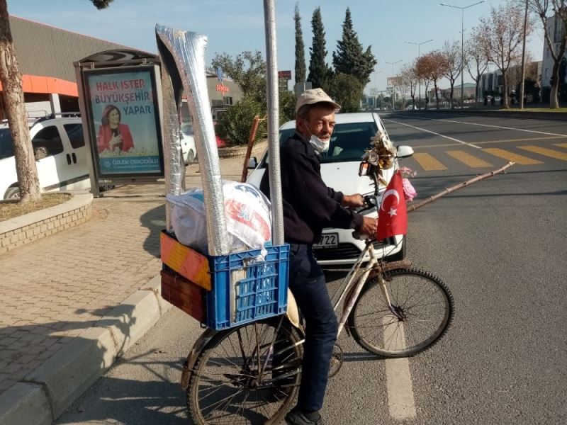 Feyzullah Dede, emekli olduktan sonra bisikleti ile yeniden gençleşti
