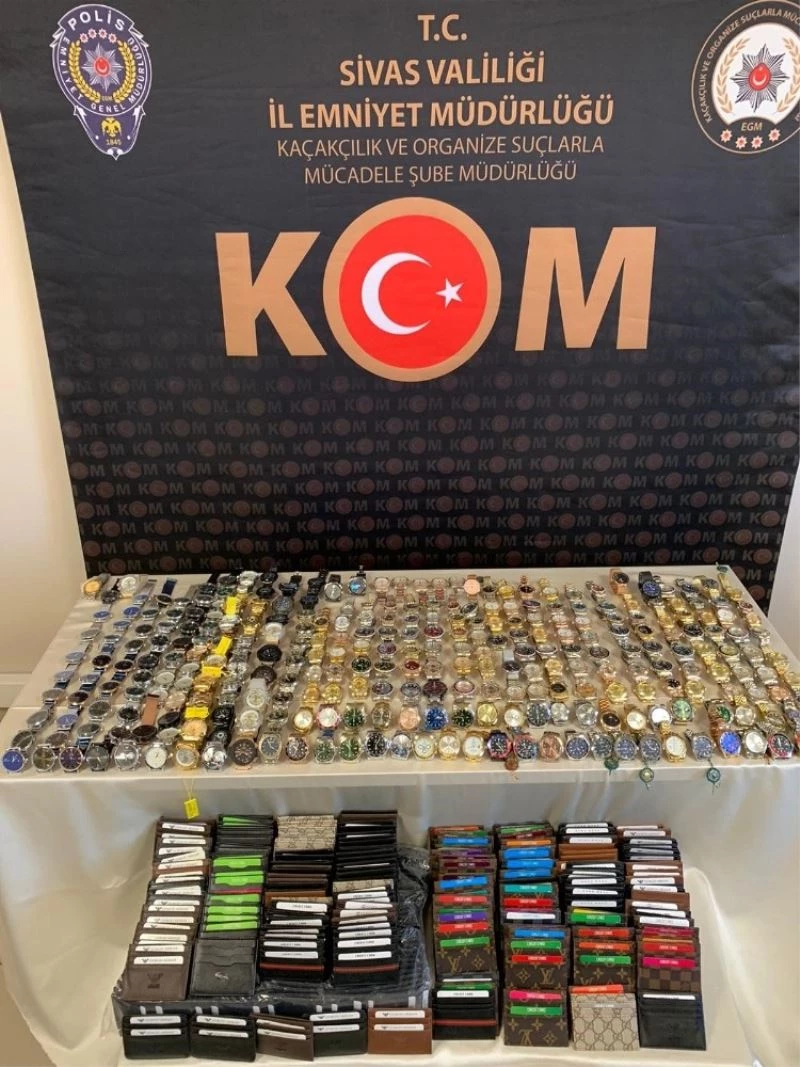 Gümrük kaçağı saatlere el konuldu
