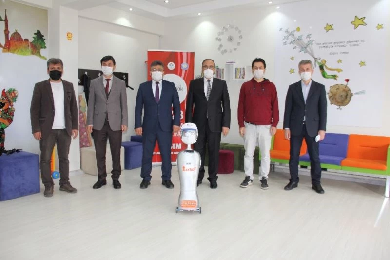 Adıyaman’ın ‘IzeRO19’u Japonya’nın ‘Robovie’sine rakip
