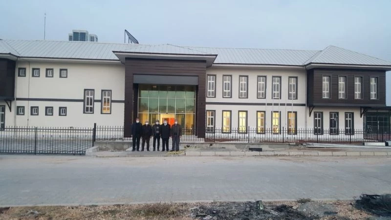 Başkan Sümer: “Besni Gençlik Merkezi mimarisiyle kendine hayran bırakıyor”
