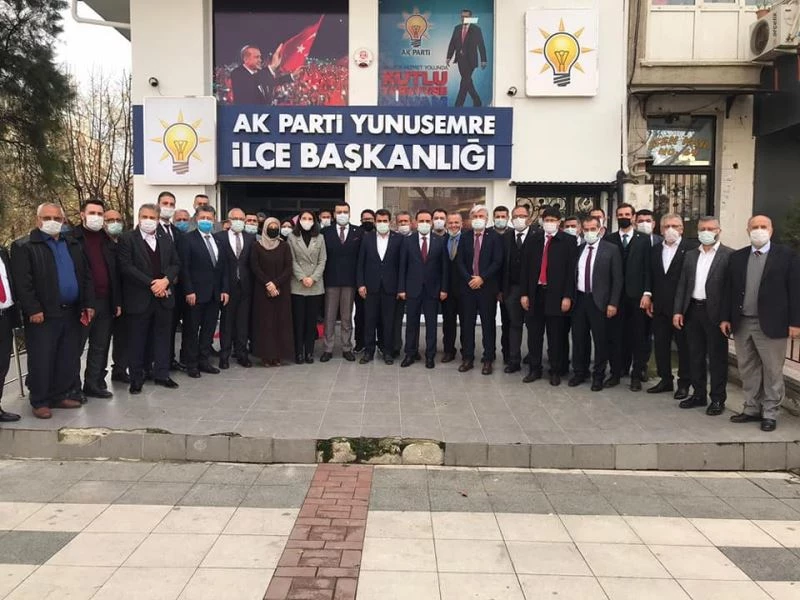 AK Parti’li vekiller yeni parti binalarını inceledi
