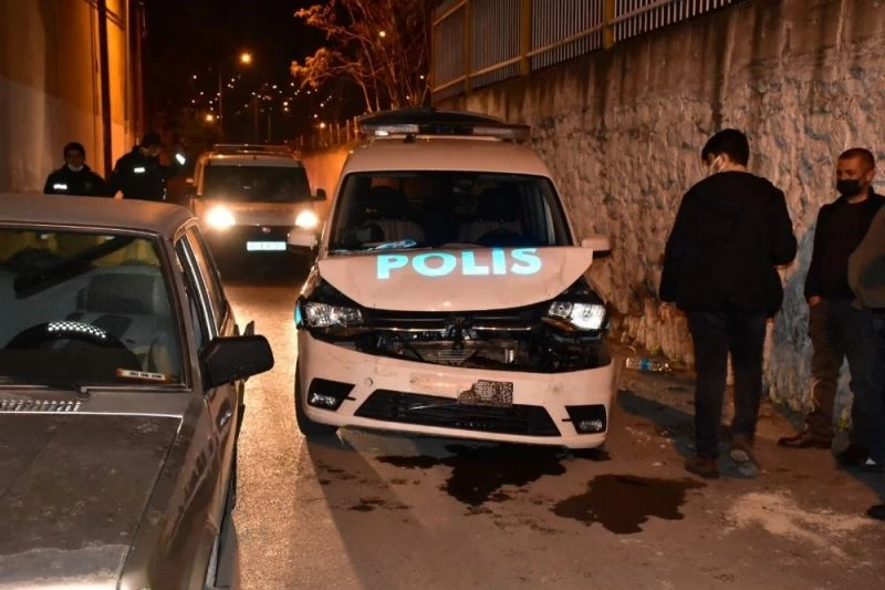 Azılı hırsız, polis aracına çarpınca yakayı ele verdi
