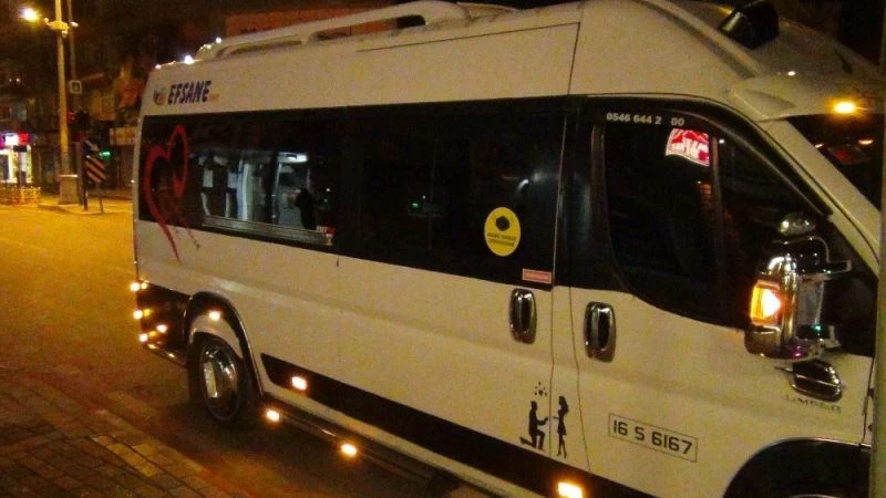 Servis aracına taktırdıkları ışıklar yüzünden ceza yedi, polis 3 gün mühlet verdi
