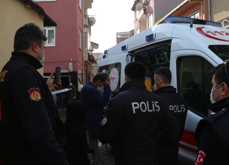 Evin penceresinden sarkan küçük çocuk ekipleri harekete geçirdi
