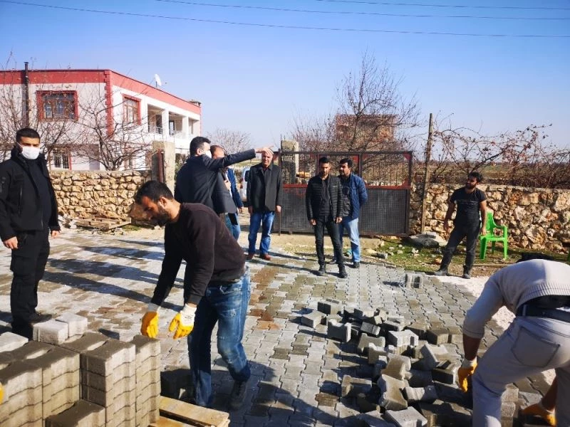 Eğil Belediyesi kırsal mahalleleri parke taşı ile döşüyor
