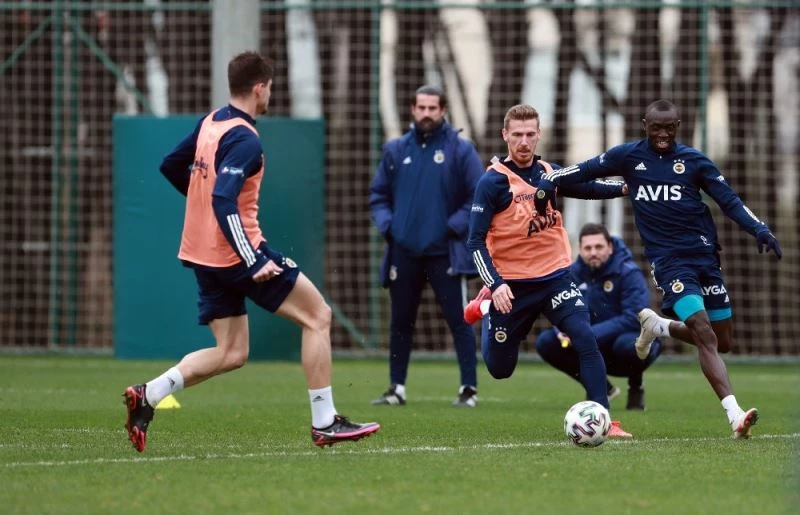 Fenerbahçe, Kasımpaşa ile oynayacağı kupa maçı hazırlıklarına başladı
