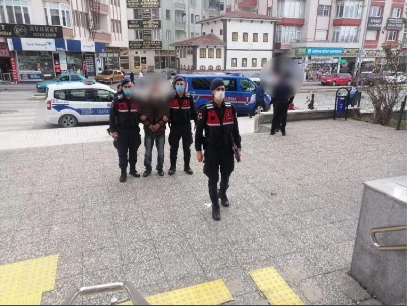 Çorum’da çaldığı kabloları yakarken yakalanan zanlı tutuklandı

