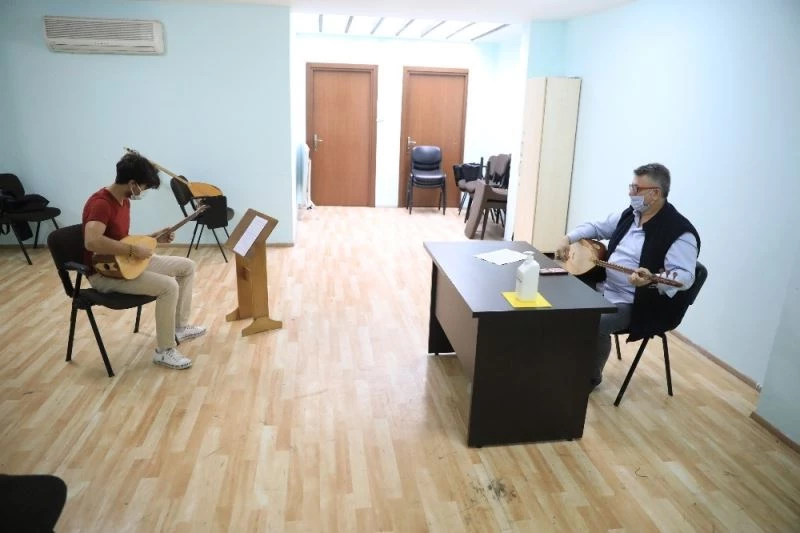 İsmail Baha Sürelsan Konservatuvarında yüz yüze eğitim başladı
