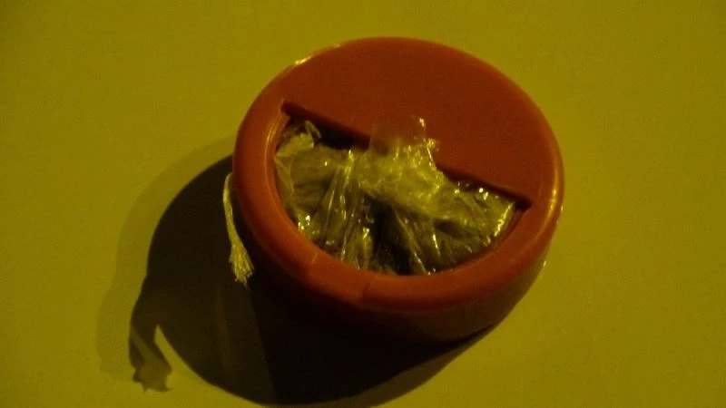 Sakız kutusuna eroin gizlediler, polisin dikkatinden kaçamadılar
