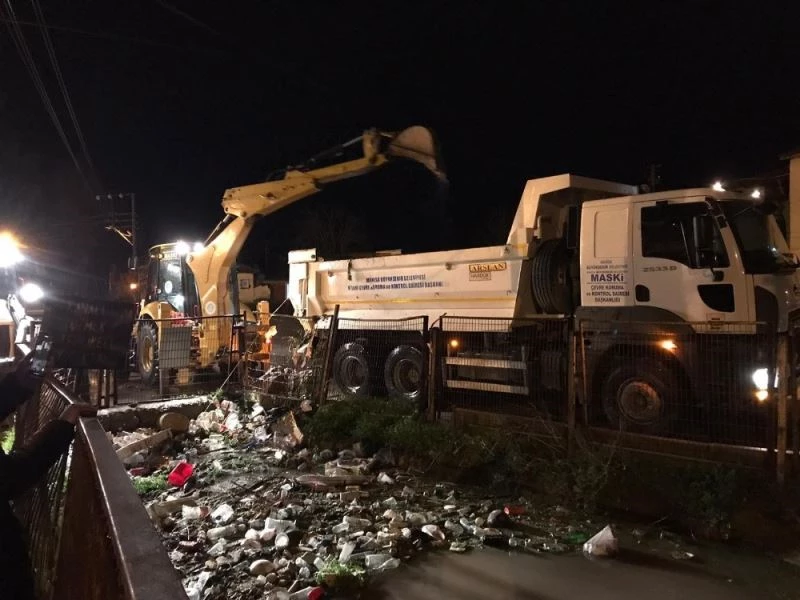 Büyükşehir ve MASKİ ekipleri sabahın ilk ışıklarına kadar çalıştı
