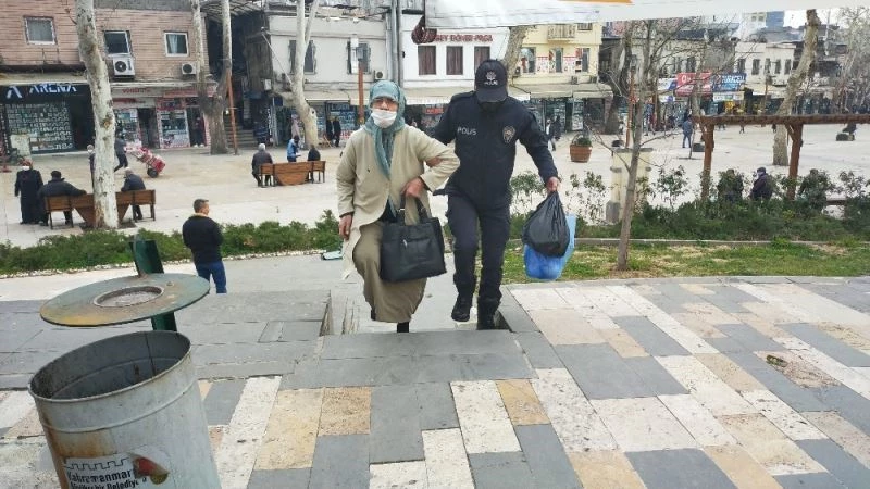 Evine gidemeyen yaşlı kadının yardımına polis yetişti
