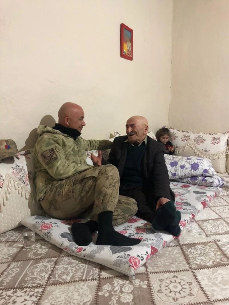 Mehmetçik, 110 yaşındaki emekli güvenlik korucusunu unutmadı
