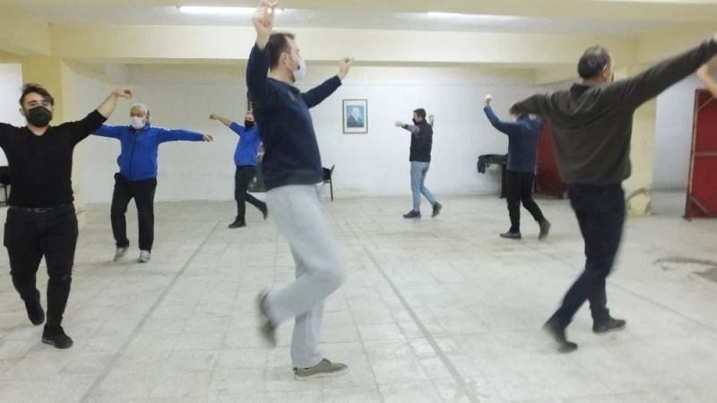 Pandemi döneminde evlerde sıkılan vatandaşlar Halk Eğitimi Müdürlüğü kurslarına koştu
