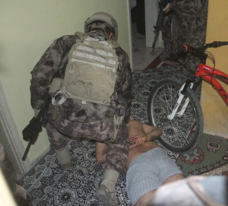 Komiserli, polisli suç örgütü darphane gibi çıktı
