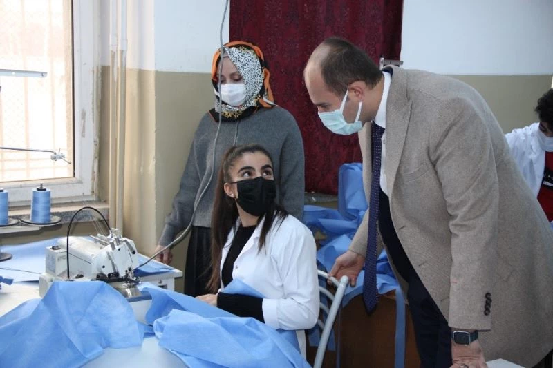 Bismil’de üretiliyor, İtalya’daki sağlık çalışanları giyiyor
