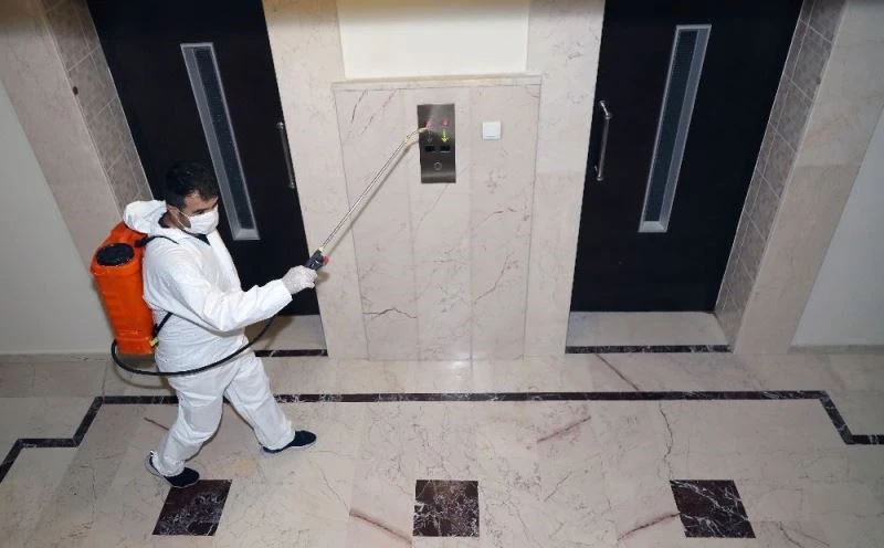 Çankaya Belediyesi, pandemiye karşı ilaçlı önlem almaya devam ediyor
