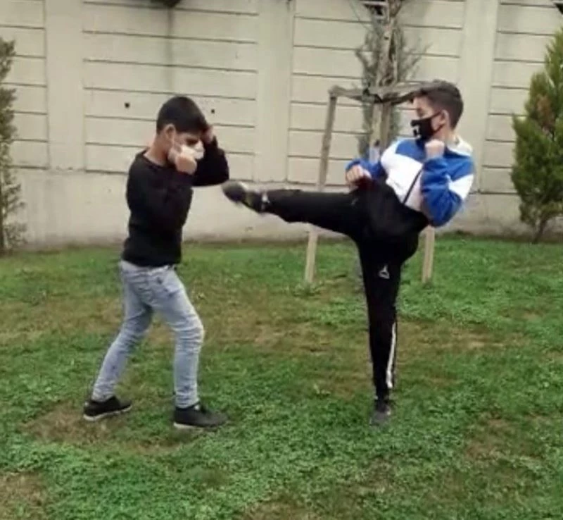Kungfucular parkları spor salonuna çevirdi
