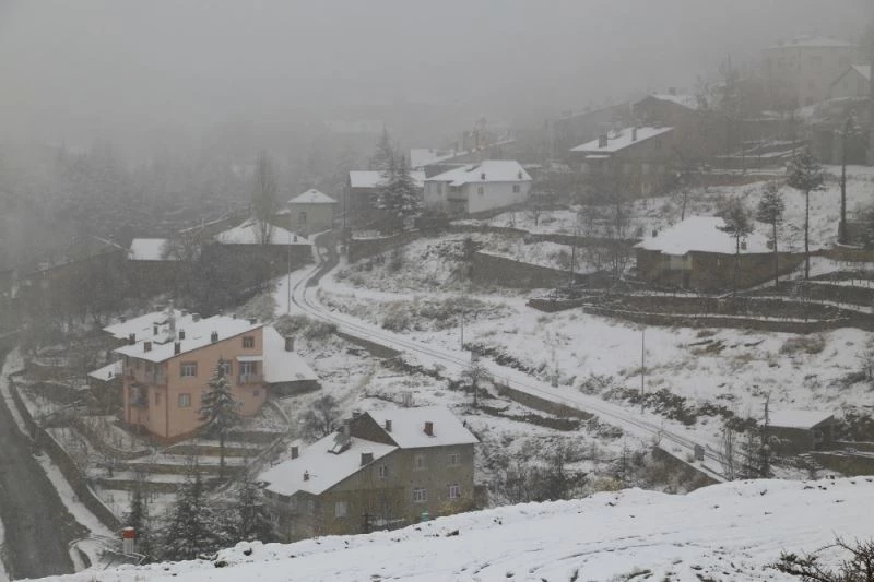 Hadim’de kar yağışı etkili oluyor
