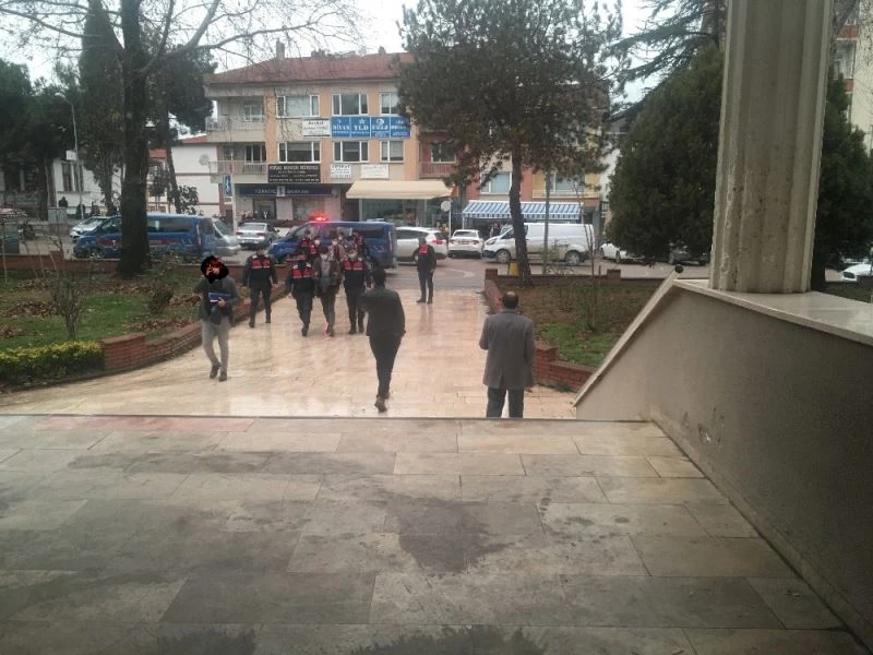 Mermer ocağından hırsızlık yapan 3 kişi tutuklandı
