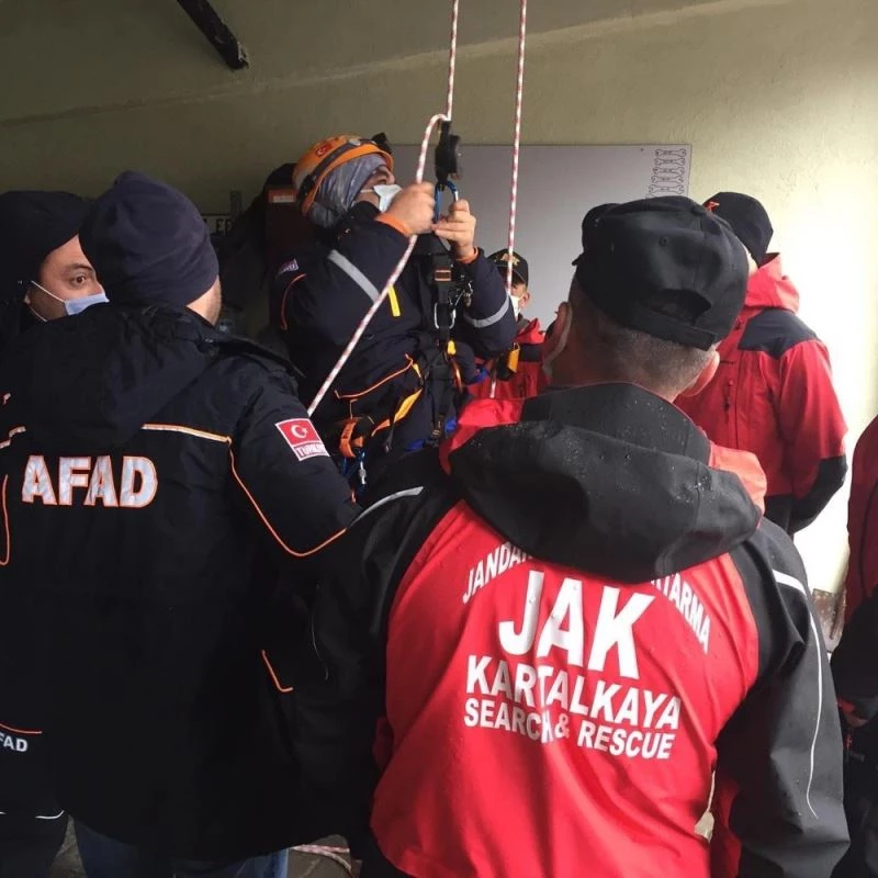 AFAD ve JAK ekiplerinden Kartalkaya’da ortak eğitim
