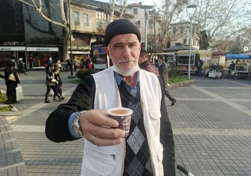 35 yıldır ekmeğini salepten çıkarıyor
