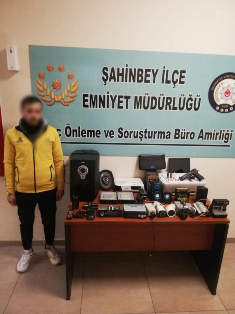 Polisin şüphelendiği evden çok sayıda çalıntı malzeme ele geçirildi
