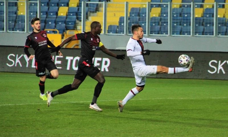 Süper Lig: Gençlerbirliği: 0 - Fatih Karagümrük: 2 (İlk yarı)
