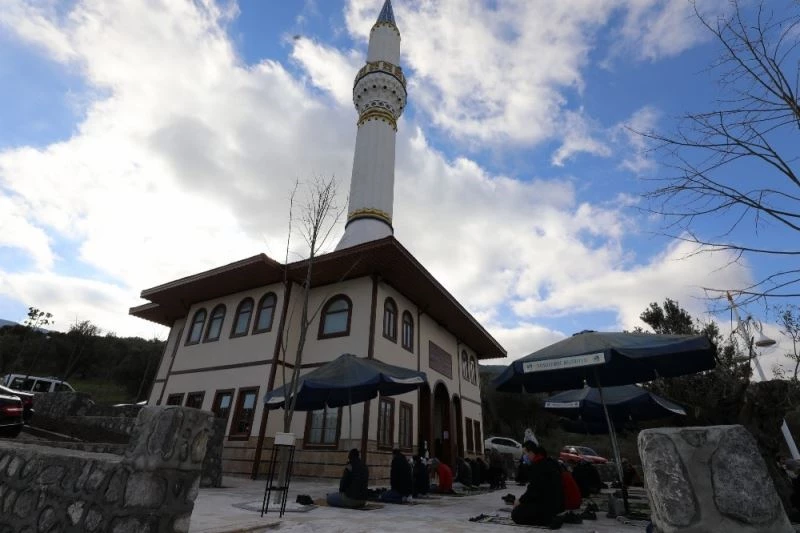 Çapaçarık Camii’nde ilk cuma namazı kılındı
