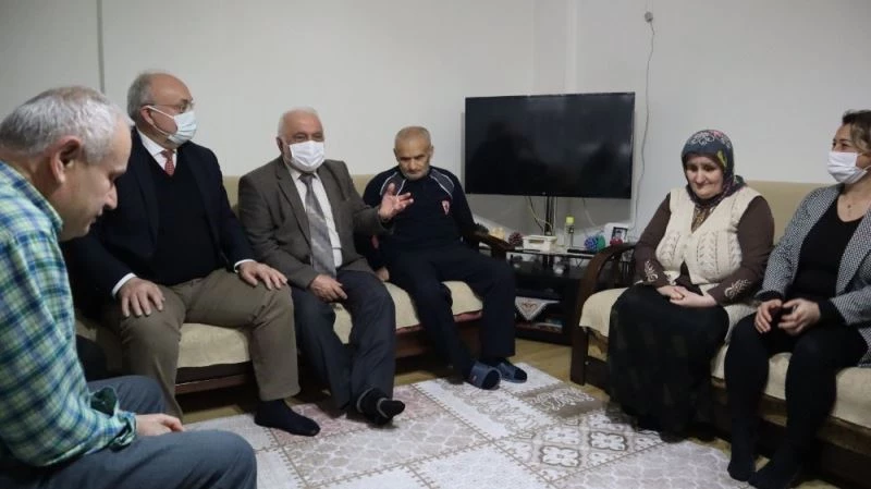 Görme engelli kardeşlerin hikayesi hayranlık uyandırıyor
