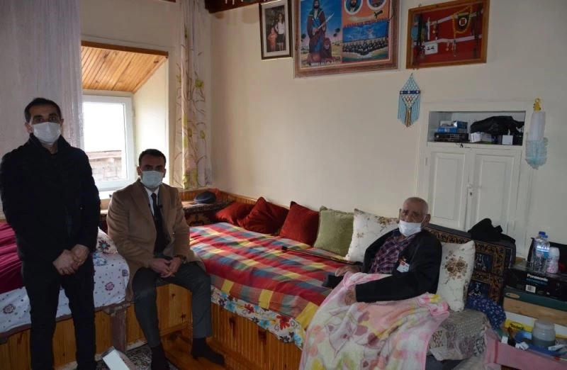 Kaymakam Çelik, Kore gazisini ziyaret etti
