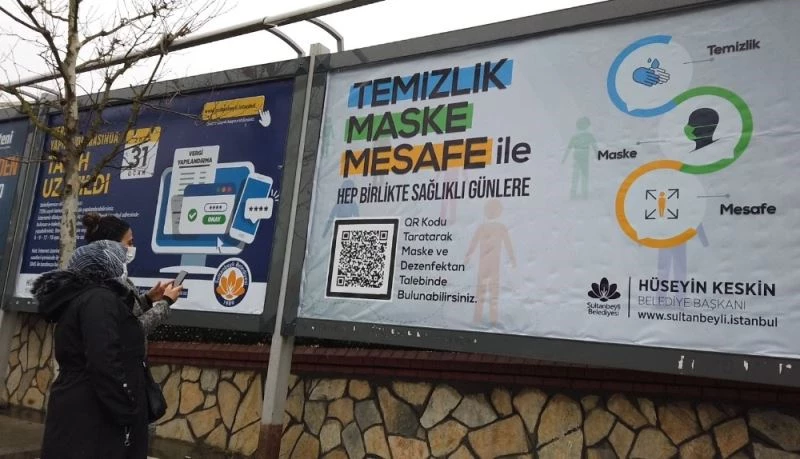 Sultanbeyli Belediyesi billboardlar üzerinden maske dağıtımına başladı

