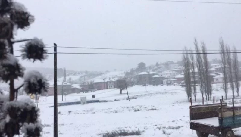 Geç gelen kar Denizli’ye gelinliğin giydirdi
