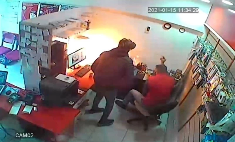 Mardin’de batarya telefoncunun elinde patladı
