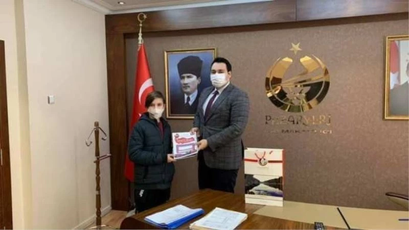 “Başarı Sizden Destek Bizden Projesi” kapsamında deneme sınavı ve kaynak kitap hediye edildi
