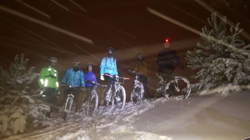 Milli sporcu adayları kar kış dinlemeden çalışıyorlar
