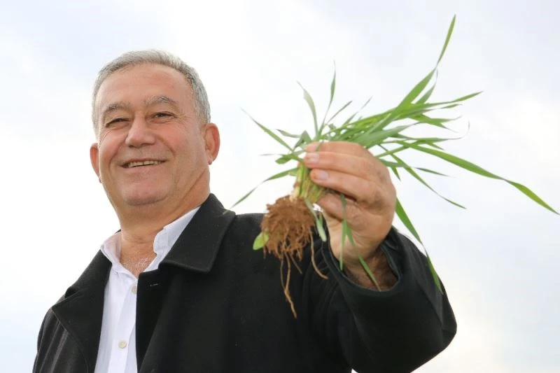 Kuraklık korkusu yaşayan çiftinin yüzünü yağışlar güldürdü
