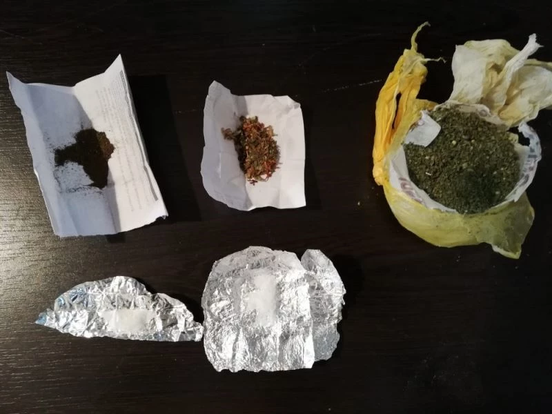 Hatay’da otomobilin tavanından uyuşturucu çıktı
