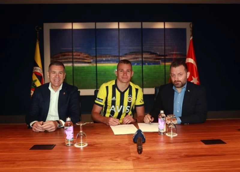 Fenerbahçe, Attila Szalai’yi kadrosuna kattı
