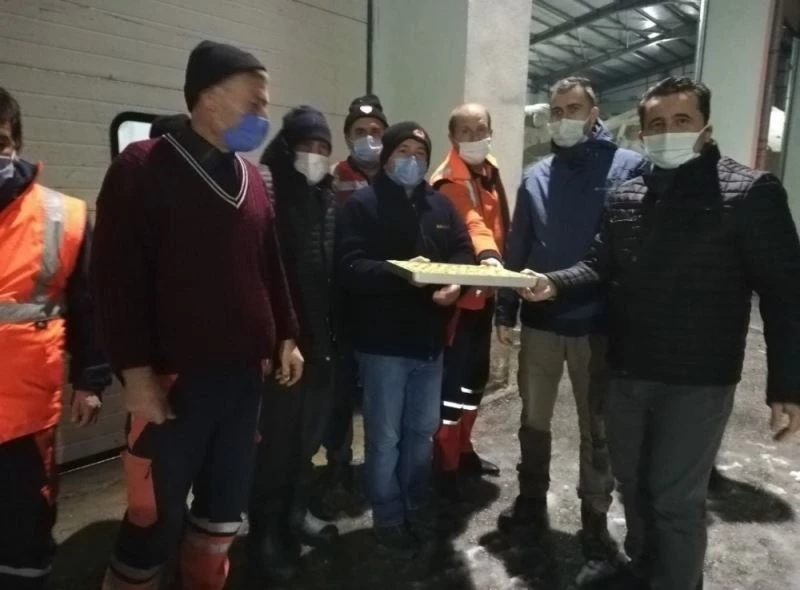 Müdür Onar karla mücadele ekiplerini ziyaret etti
