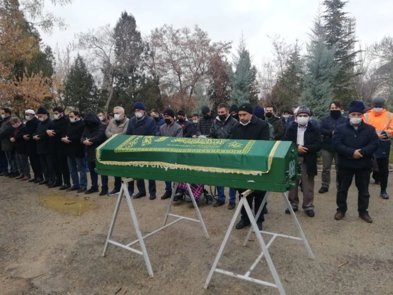 Kazada hayatını kaybeden gazete dağıtıcısı toprağa verildi
