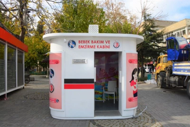 Uşak’ta bebek emzirme kabinleri açıldı
