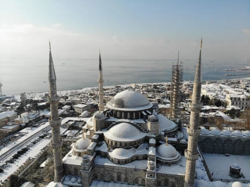 Tarihi Yarımada’da hayran bırakan kar manzarası

