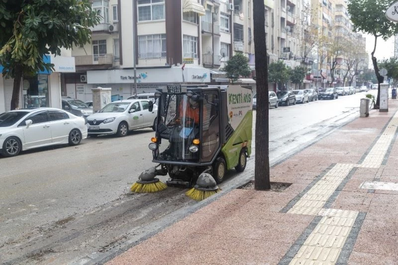Büyükşehir Belediyesi ekipleri, sokağa çıkma yasağında yine görev başındaydı

