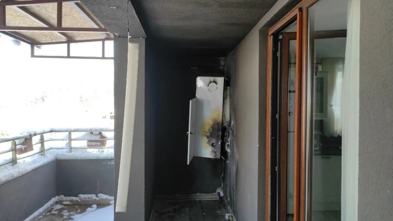 Esneyen yüksek gerilim kabloları birçok evin sigortasını patlattı
