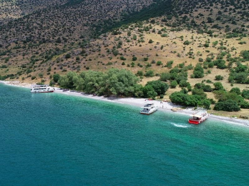 (Özel) Van Gölü’nün cennet koyları ’doğal sit-nitelikli doğal koruma alanı’ olarak tescillendi
