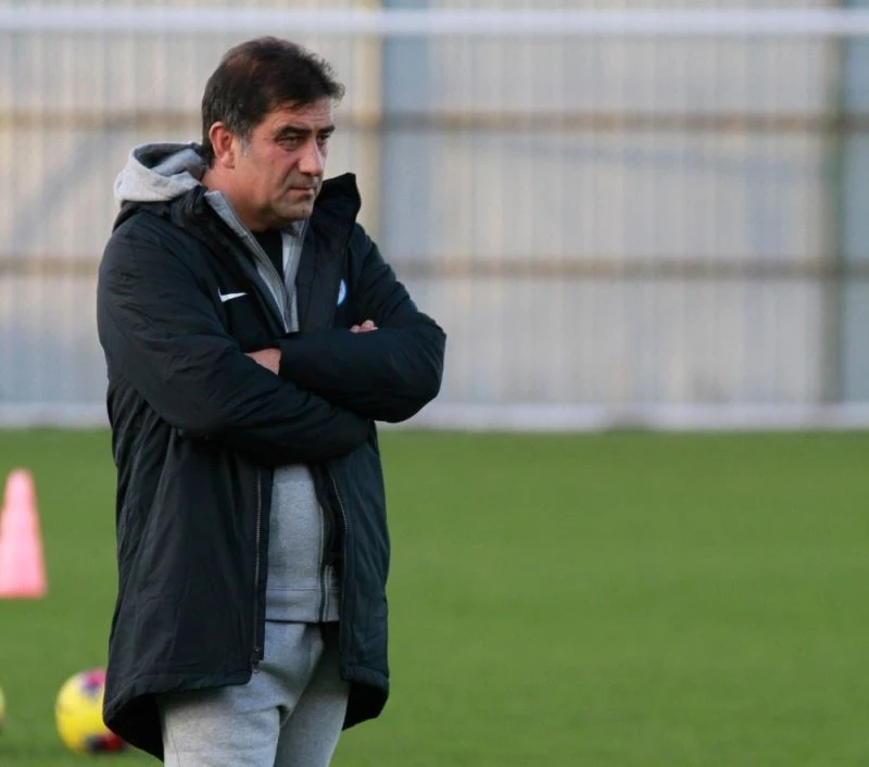 Göztepe Teknik Direktör Ünal Karaman ile prensip anlaşmasına vardı.
