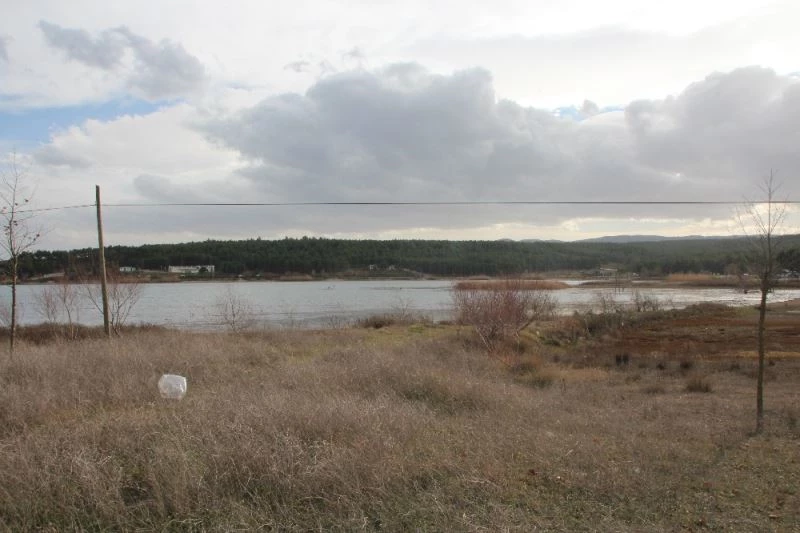 Pelitözü Göleti’nde yağış azlığı nedeniyle sular 25 metre çekildi

