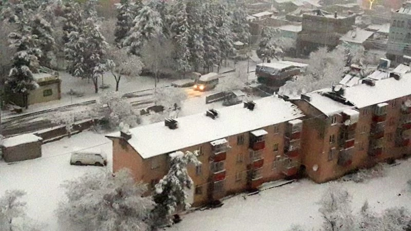 Gaziantepliler güne kar ile uyandı
